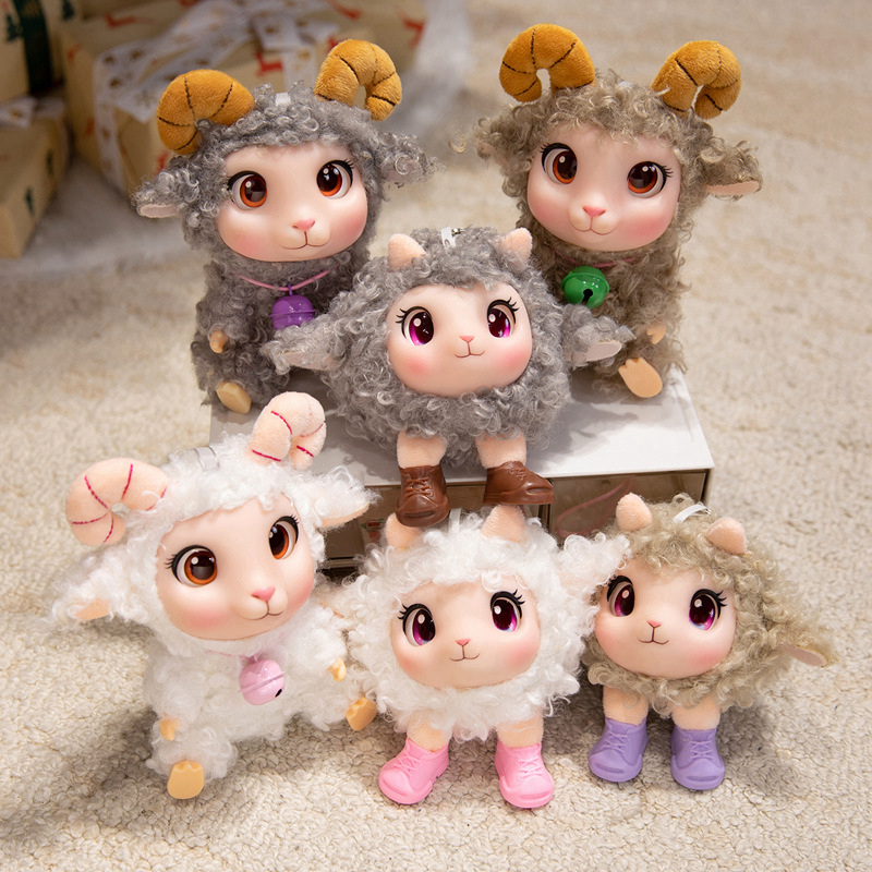 Kids Toys Doll - かわいい子羊のぬいぐるみ、柔らかいビニール製のぬいぐるみ、山羊のペンダントぬいぐるみ、子供の誕生日プレゼント、デコレーション用ランダムアクセサリーカラー